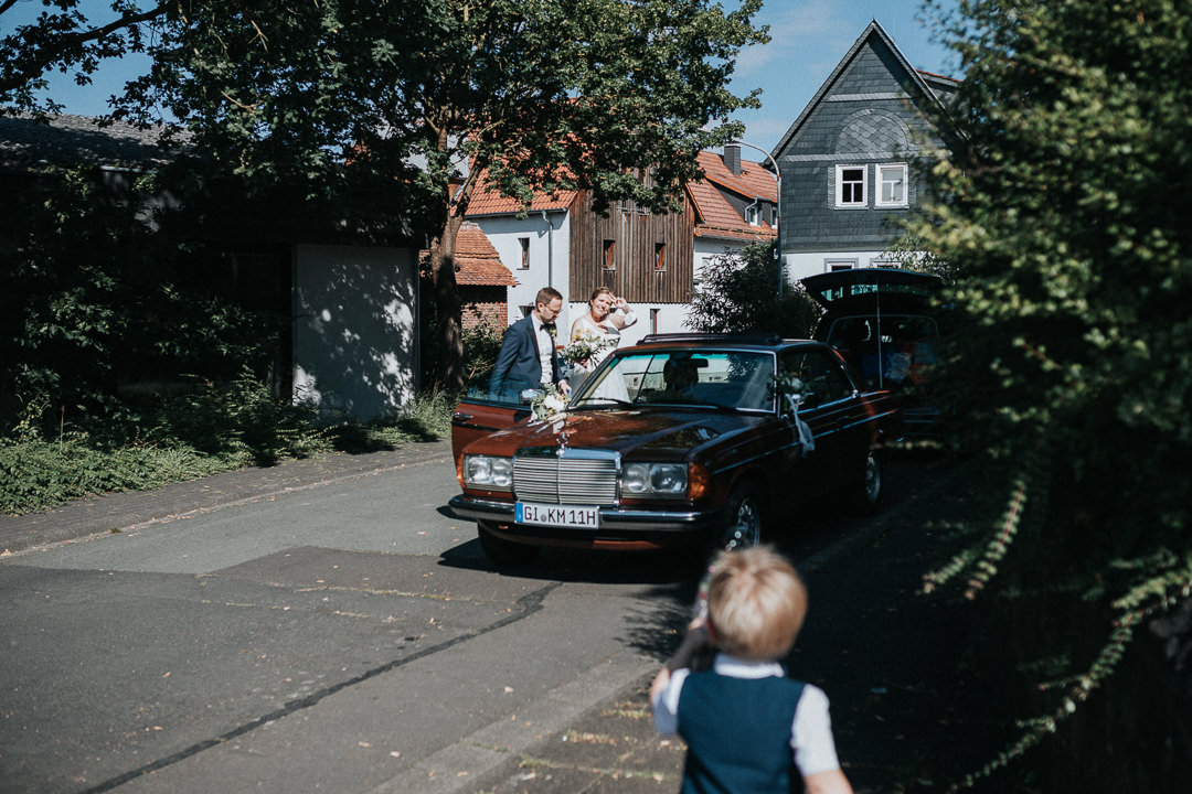 Hochzeit-im-Heyligenstaedt Mercedes Oldtimer in braun als Hochzeitsauto