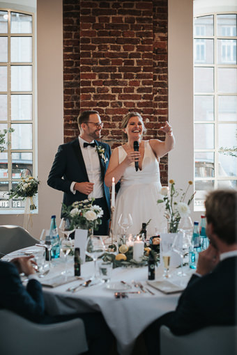 Hochzeit-im-Heyligenstaedt Braut hält eine Rede zu ihrer Hochzeit im Heyligenstaedt