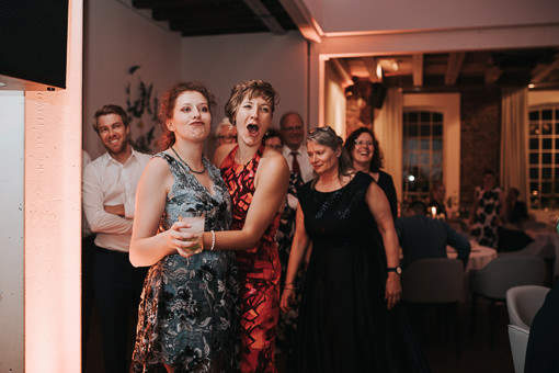 Hochzeit-im-Heyligenstaedt Gute gelaunte Hochzeitsgäste im Heyligenstaedt
