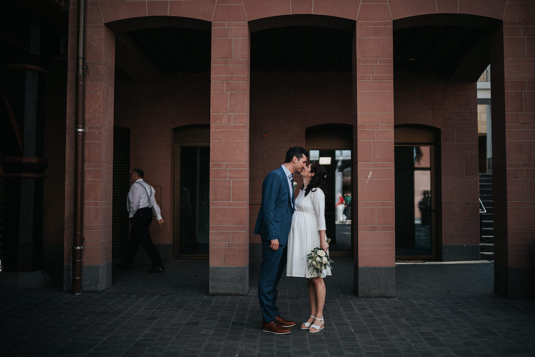 standesamtliche-trauung-roemer-frankfurt Paarbilder zur Hochzeit im Römer Frankfurt