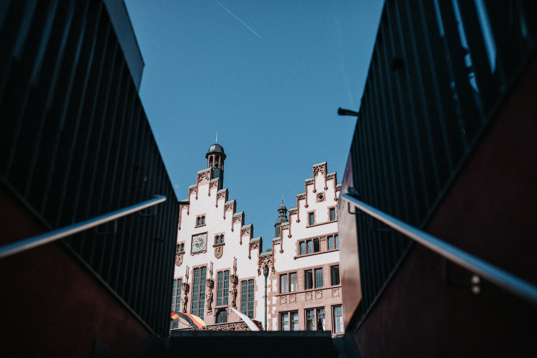 Standesamtliche-Trauung-im-Roemer-Frankfurt Römer Frankfurt aus Sicht des Ausganges der Tiefgarage Römer