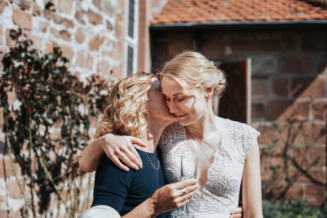 Hochzeit-Alte-Kirche-Niederweimar Empfang im Garten der Alten Kirche Niederweimar
