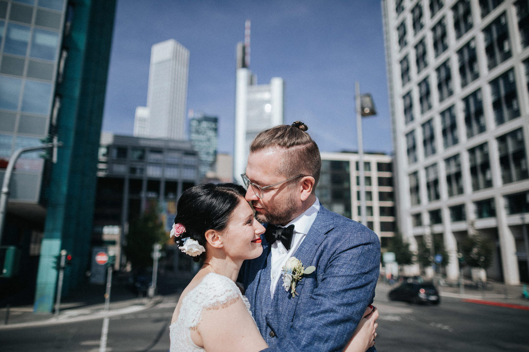 Hochzeit-im-Roemer Hochzeitsbilder vor der Frankfurter Skyline