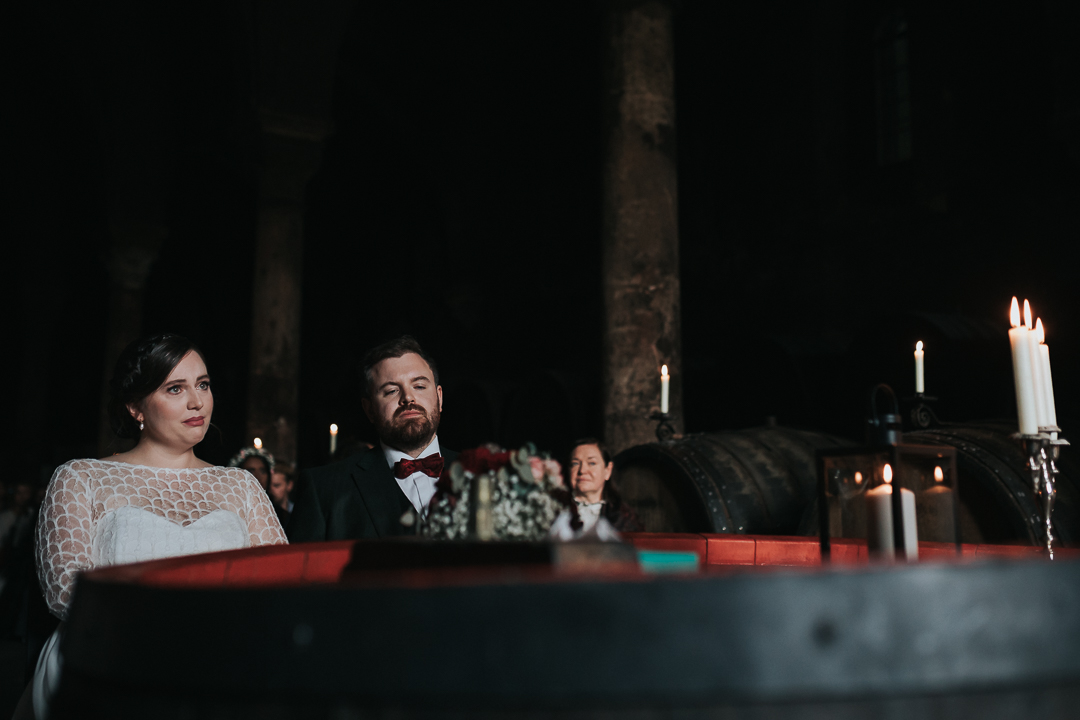 Hochzeit-Kloster-Eberbach Emotionale Braut bei der freien Trauung im Kloster Eberbach