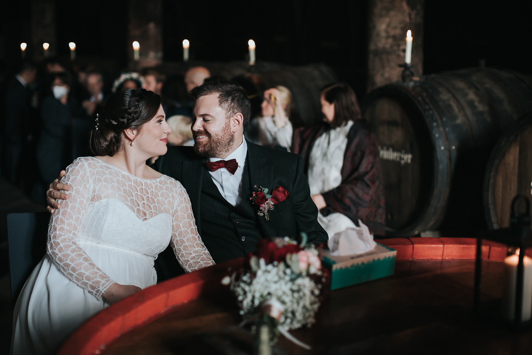 Hochzeit-Kloster-Eberbach Brautpaar im Hospitalkeller Kloster Eberbach