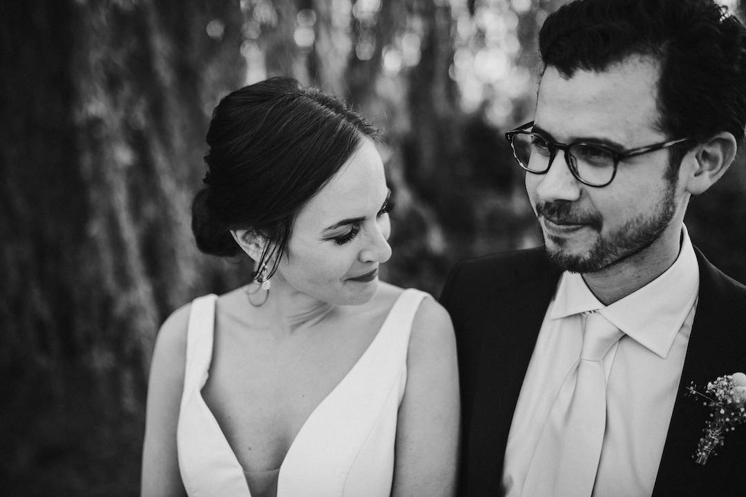 Hochzeit-Schloss-Philippsruhe-Hanau Schwarz Weiß Portrait vom Brautpaar in Hanau