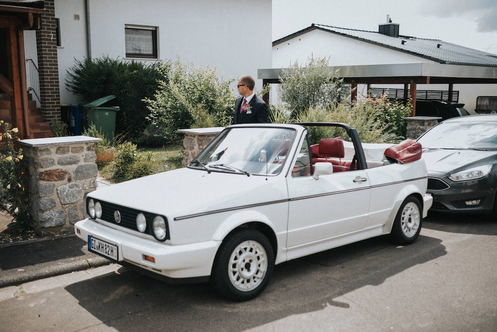 Getting-Ready-Brautauto-VW-Cabriolet.jpg VW Volkswagen Golf Cabriolet 1 als Hochzeitsauto zur Hochzeit im Who Killed The Pig in Gießen