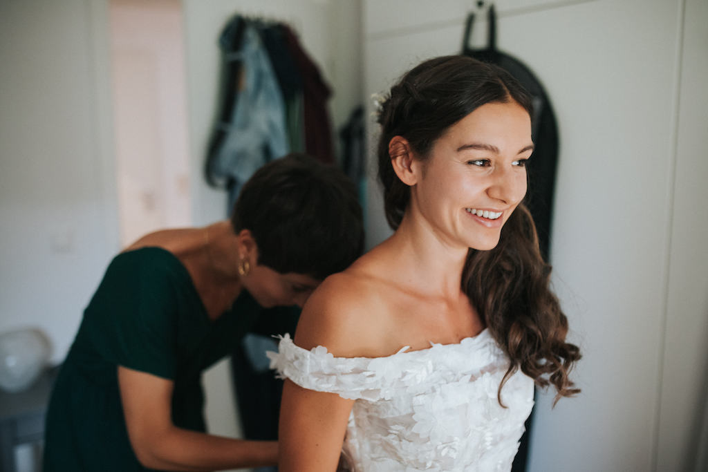 Braut-Getting-Ready-Hochzeit-Giessen.jpg Getting Ready der Braut für ihre Hochzeit im Who Killed The Pig Gießen