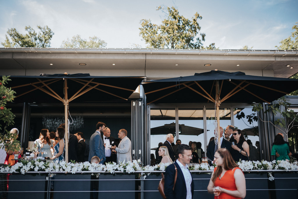Hochzeit-auf-Burg-Schwarzenstein-Empfang-Muellers.jpg Terrasse des Müllers auf Burg Schwarzenstein.