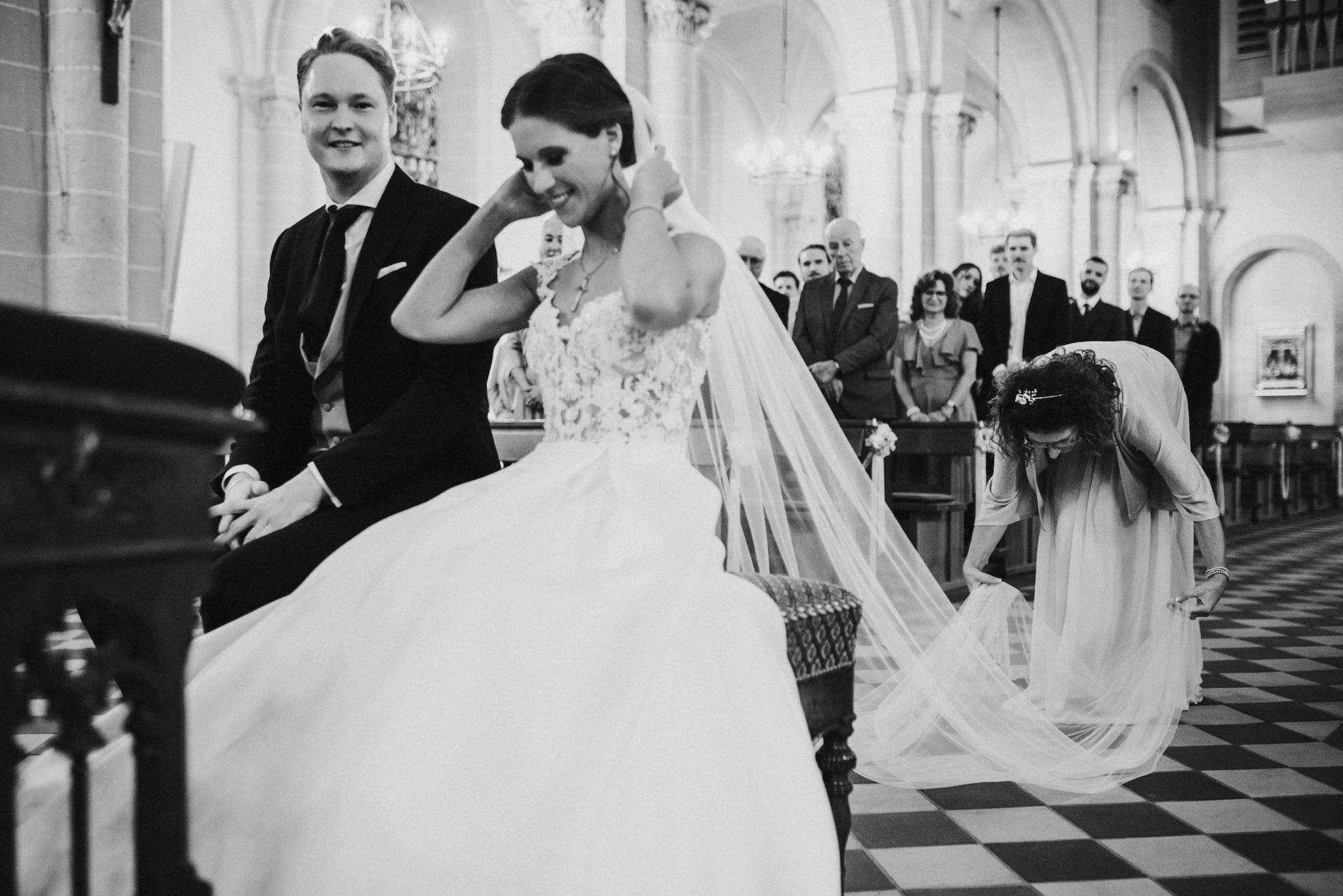 Hochzeit-auf-Gut-Nettehammer Brautpaar in der Basilika St. Kastor Koblenz