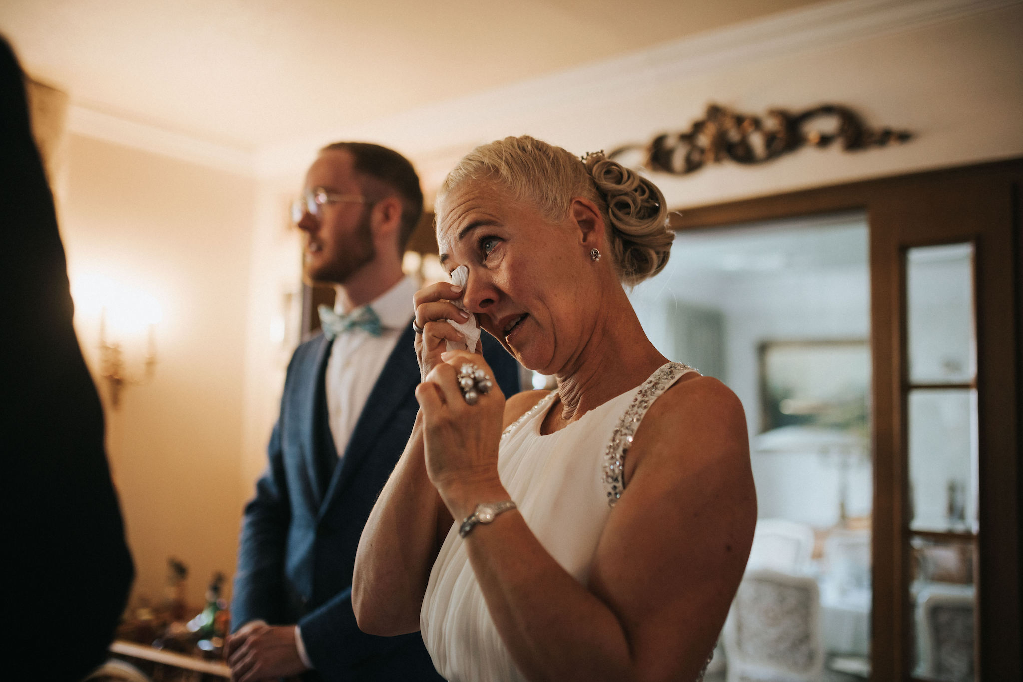 Hochzeit-auf-Gut-Nettehammer Mutter des Bräutigams zu Tränen gerührt.